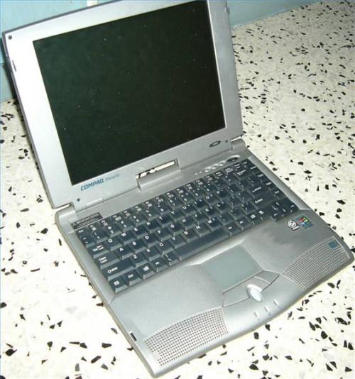Come sostituire un disco rigido in un computer portatile Compaq