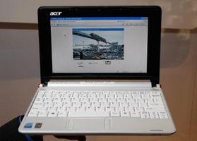 Come trasformare la funzionalità wireless e fuori per un Acer Aspire One Laptop