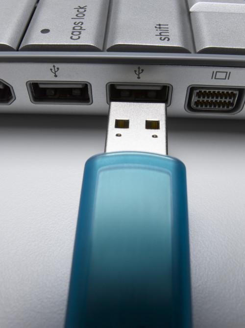 Come installare Microsoft Windows Vista o Windows 7 utilizzando un 2.0 Flash Drive USB