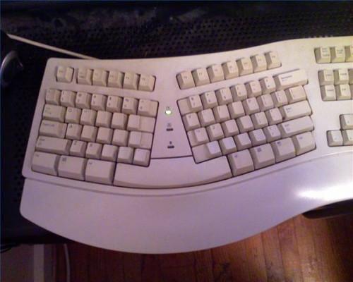 Come utilizzare una tastiera ergonomica