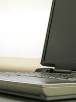 Come riparare liquido su una tastiera del computer portatile