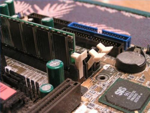 Come installare un kit di aggiornamento della memoria in un computer