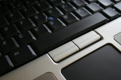 Come sostituire il touch pad su un computer portatile