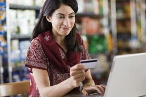 Le preoccupazioni di dare carta di credito Online Information
