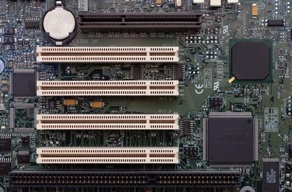 È la Nvidia 9600 compatibile con la scheda madre AMD?