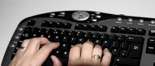 Come rimuovere i tasti di una tastiera ergonomica Microsoft