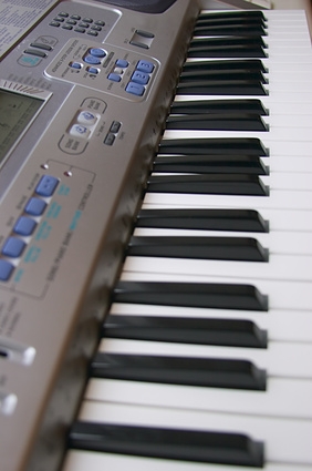 Come modificare un file MIDI in un file MP3 per Yamaha Tastiere