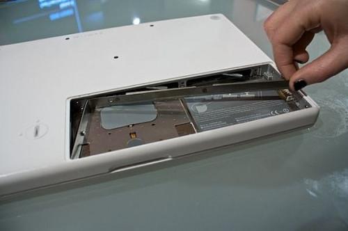 Come installare un SSD (Solid State Disk) in un Macbook