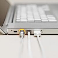 Come posso collegare un portatile ad una linea telefonica, se non trova sbocchi sul portatile?