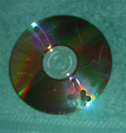 Qual è il modo corretto di pulire un CD?