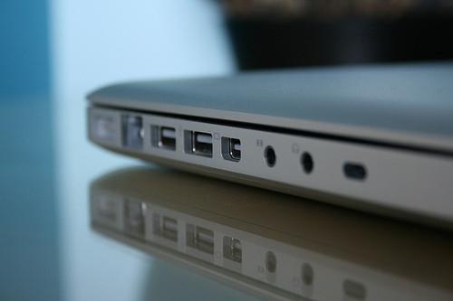 Differenza tra Porta USB & Firewire