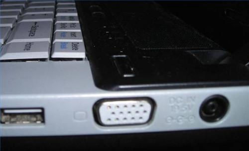 Come collegare un monitor esterno per un computer portatile Sony Vaio